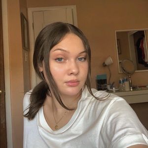 Meet your Posher, Desiree